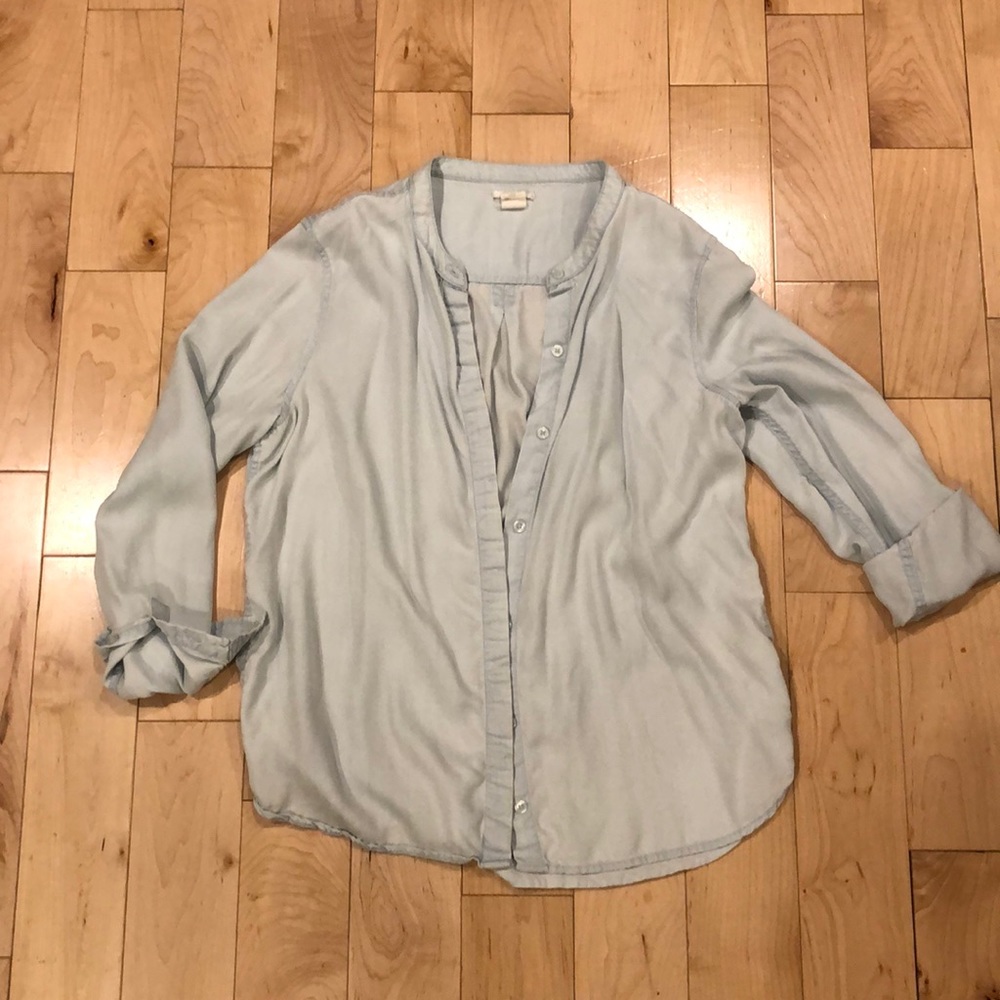 Levi’s Chambray Top size large